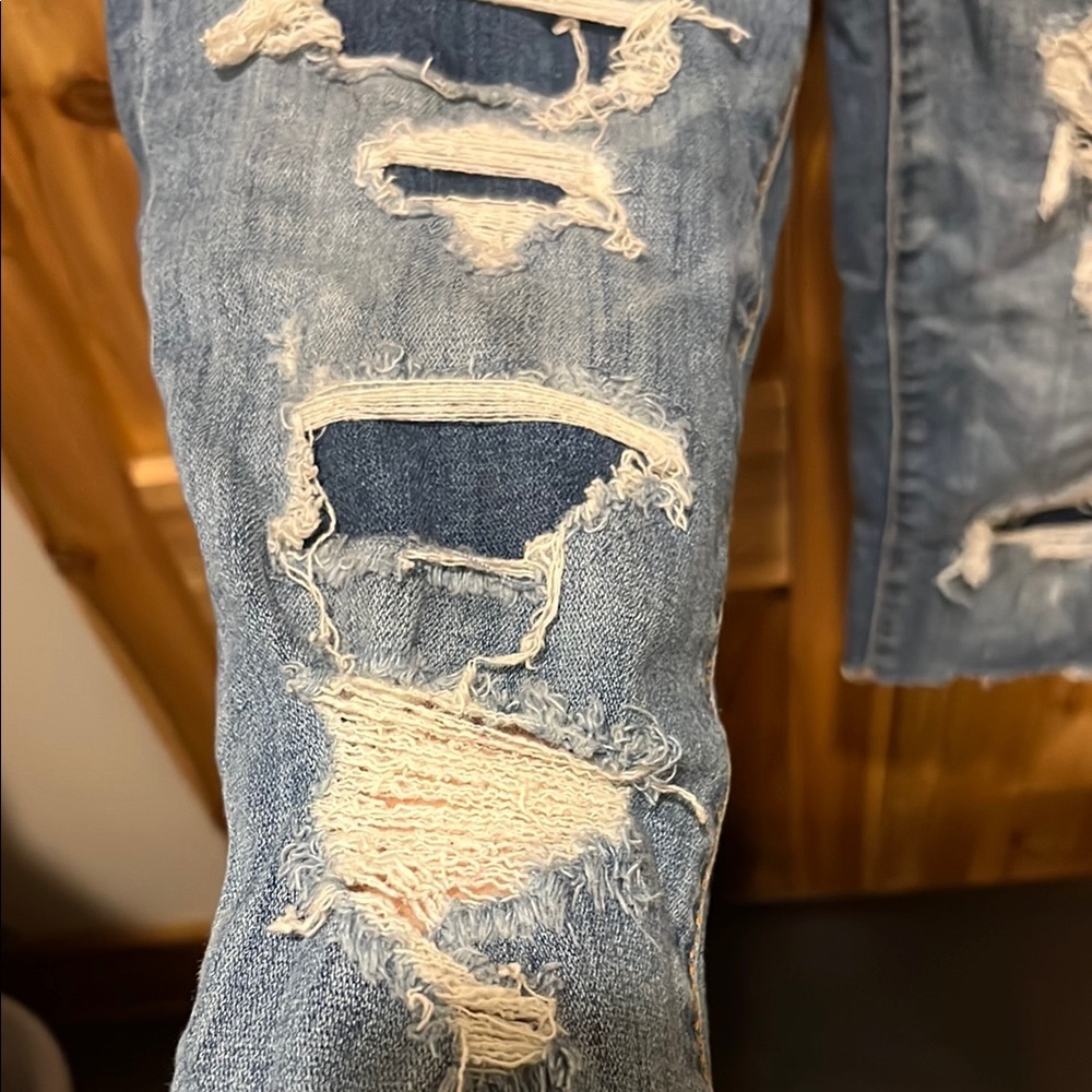 American Eagle Outfitters Ripped Light Blue Cropped Jeans - Picture 4 of 8